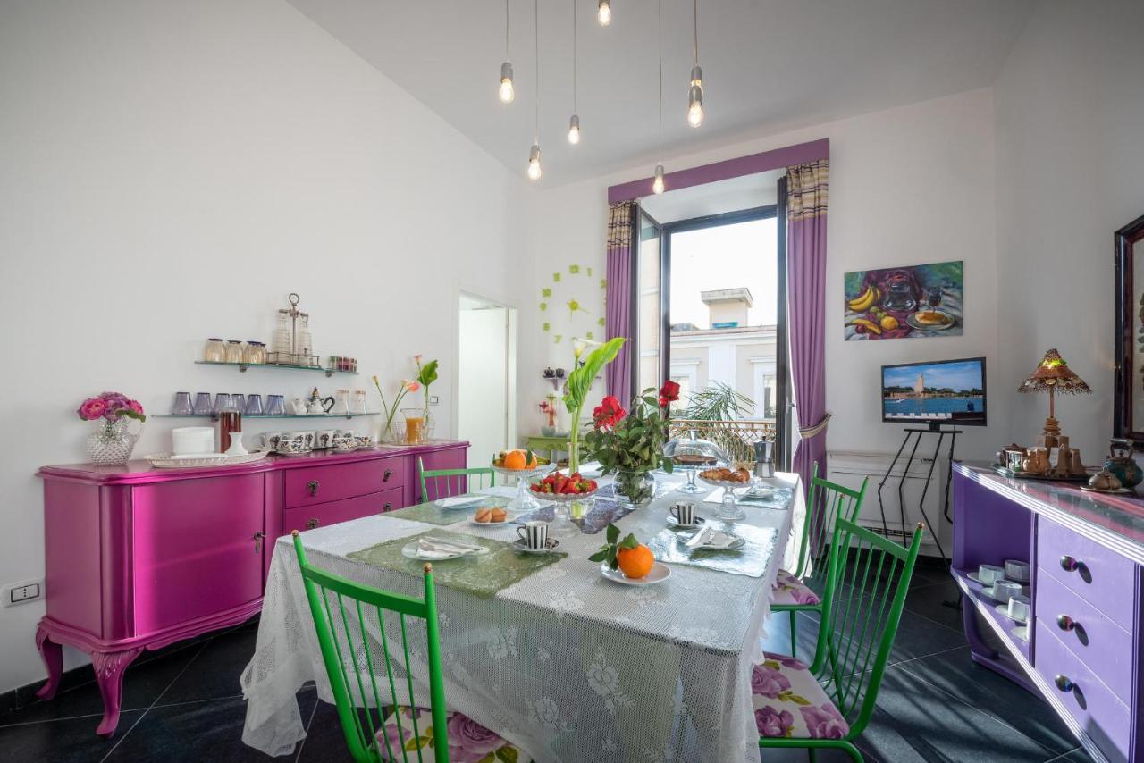 Maria Vittoria Charming Rooms And Apartments Brindisi Bagian luar foto