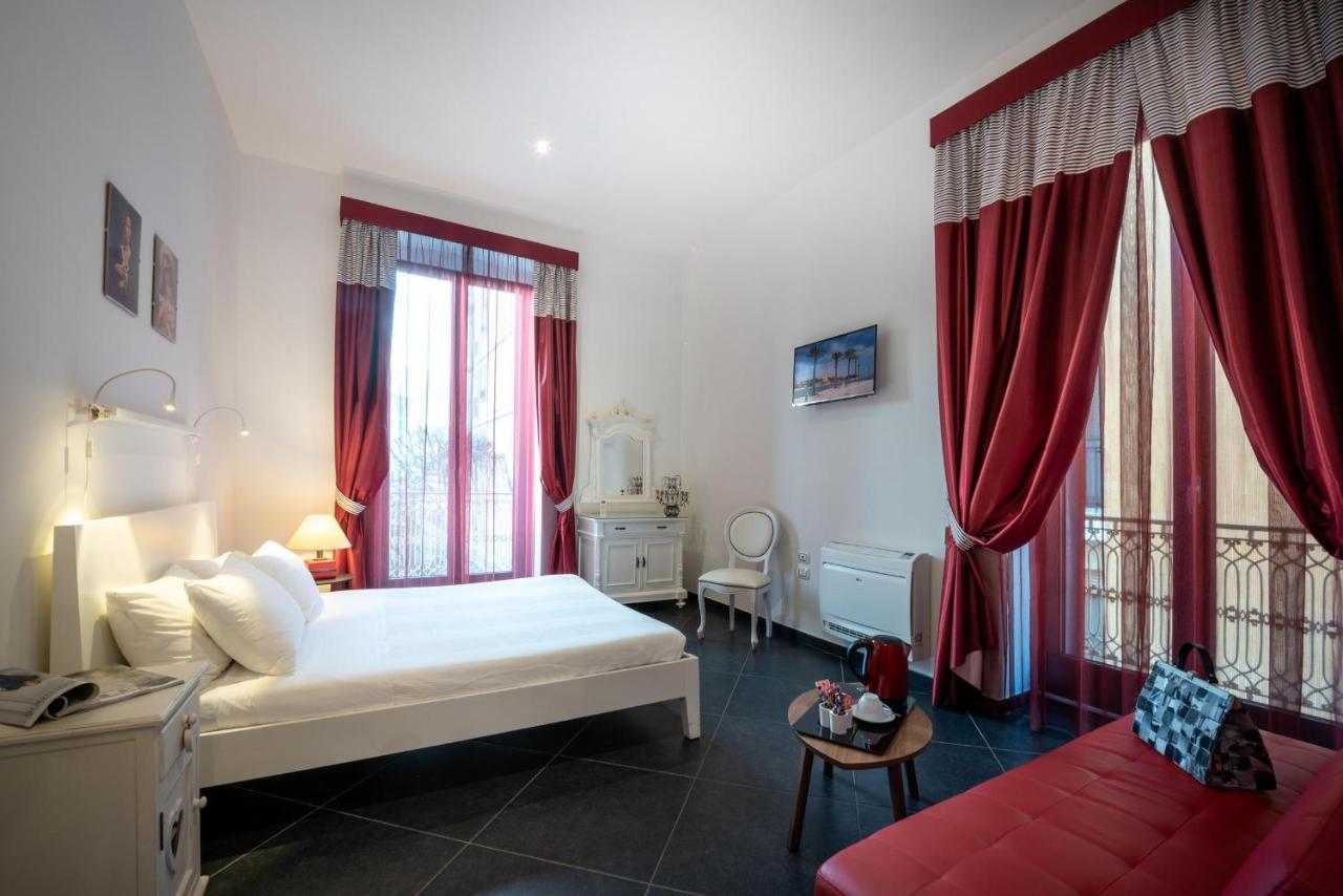 Maria Vittoria Charming Rooms And Apartments Brindisi Bagian luar foto