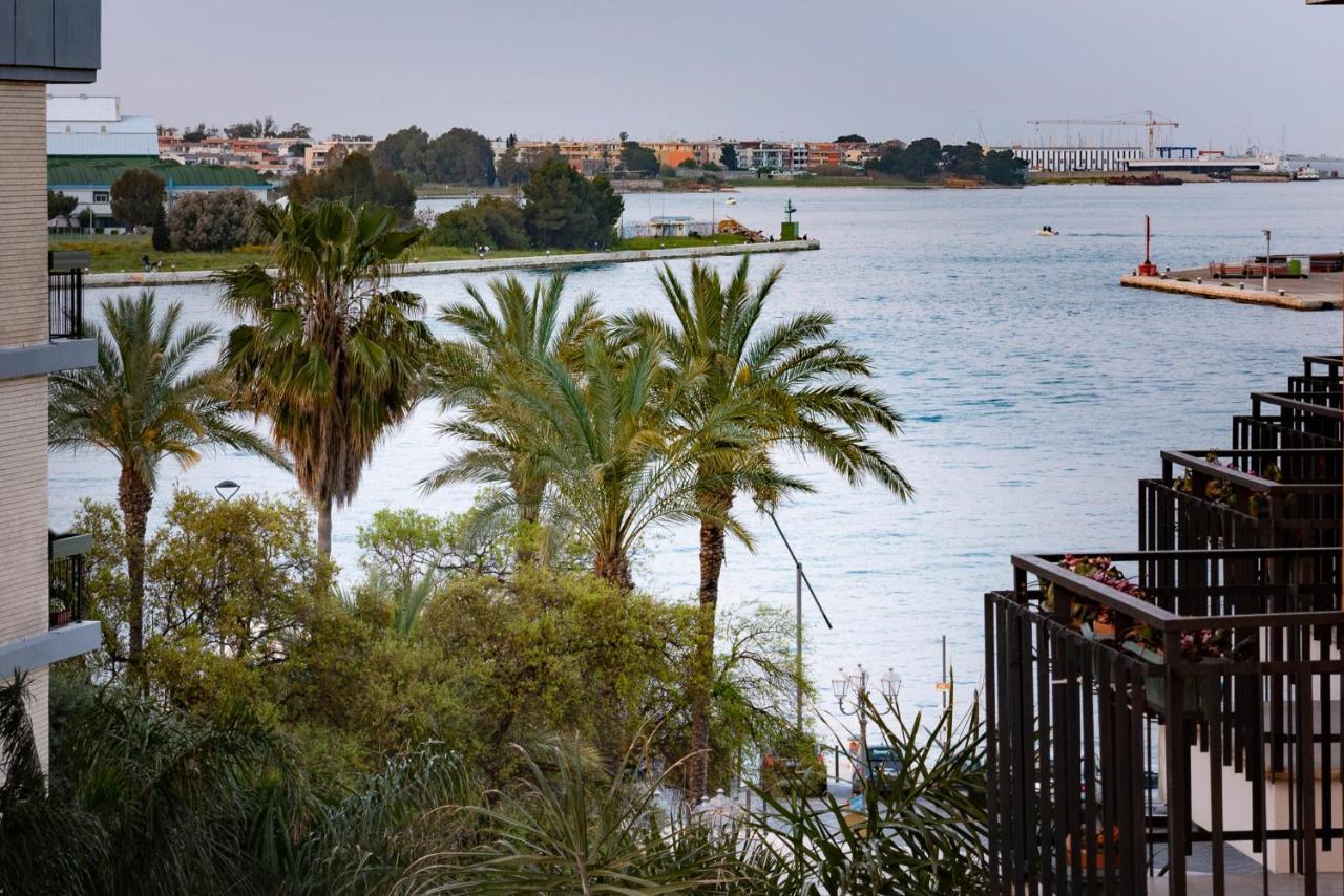 Maria Vittoria Charming Rooms And Apartments Brindisi Bagian luar foto