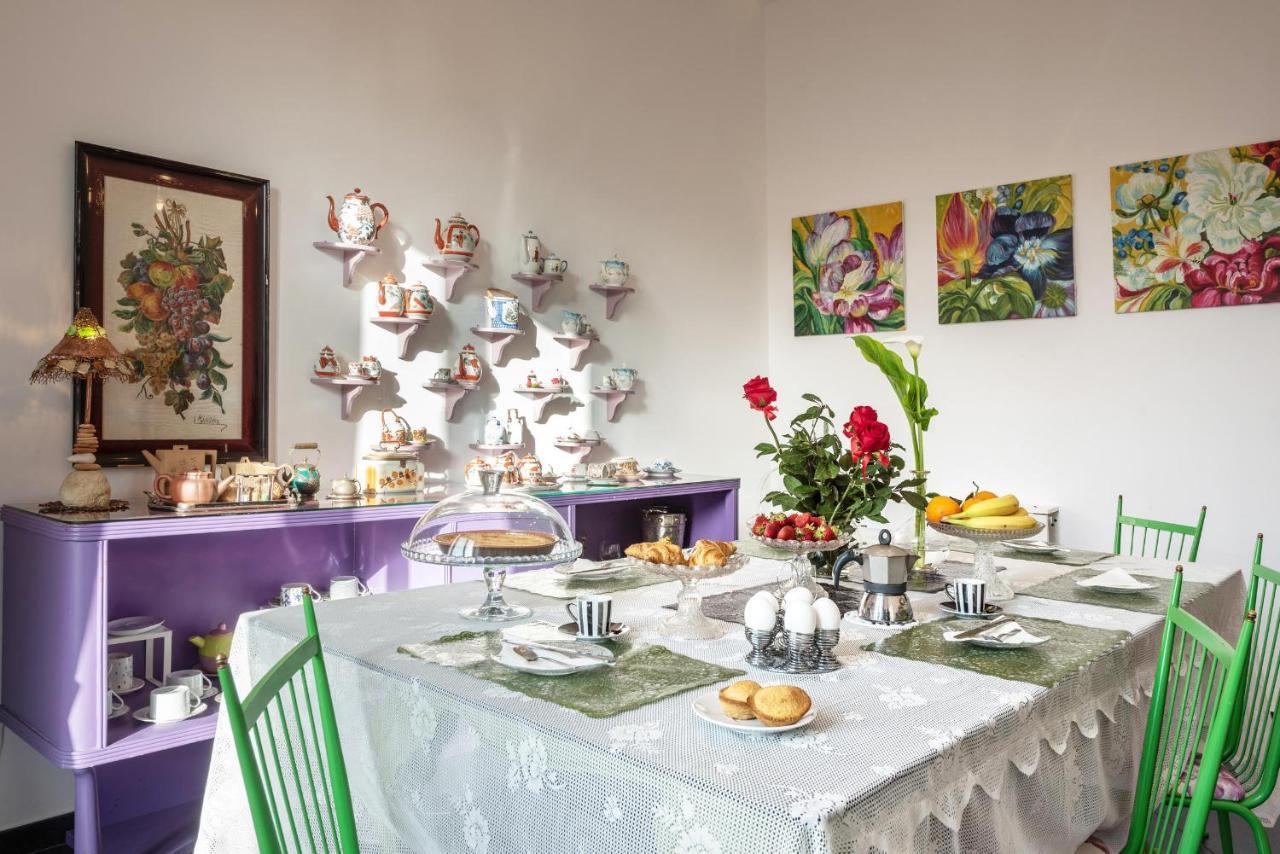 Maria Vittoria Charming Rooms And Apartments Brindisi Bagian luar foto