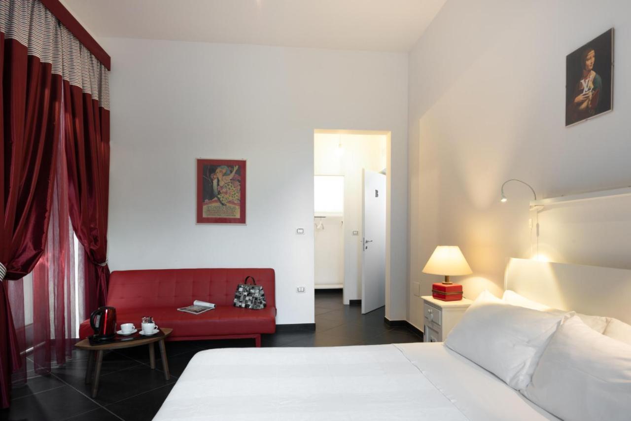 Maria Vittoria Charming Rooms And Apartments Brindisi Bagian luar foto