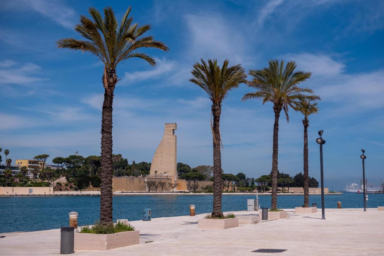 Maria Vittoria Charming Rooms And Apartments Brindisi Bagian luar foto