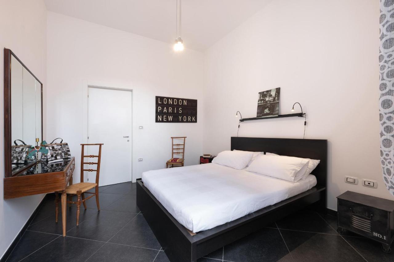 Maria Vittoria Charming Rooms And Apartments Brindisi Bagian luar foto