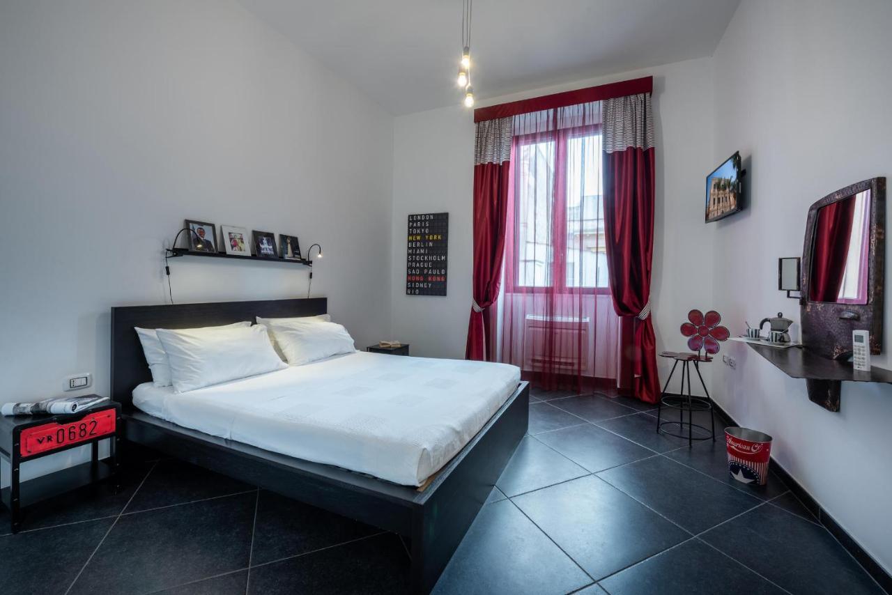 Maria Vittoria Charming Rooms And Apartments Brindisi Bagian luar foto