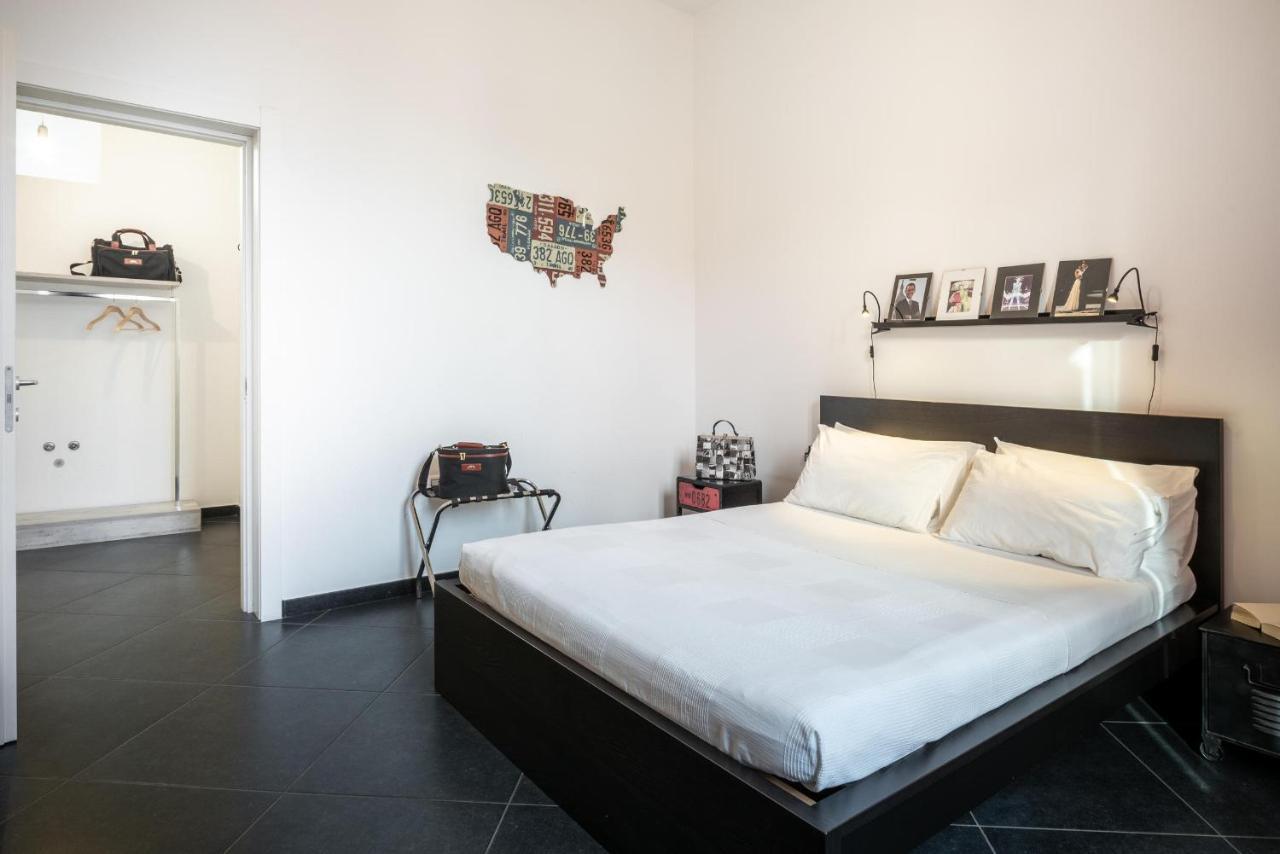 Maria Vittoria Charming Rooms And Apartments Brindisi Bagian luar foto