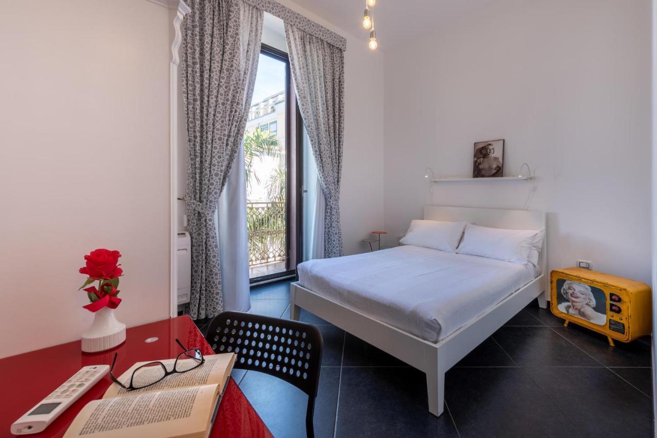 Maria Vittoria Charming Rooms And Apartments Brindisi Bagian luar foto