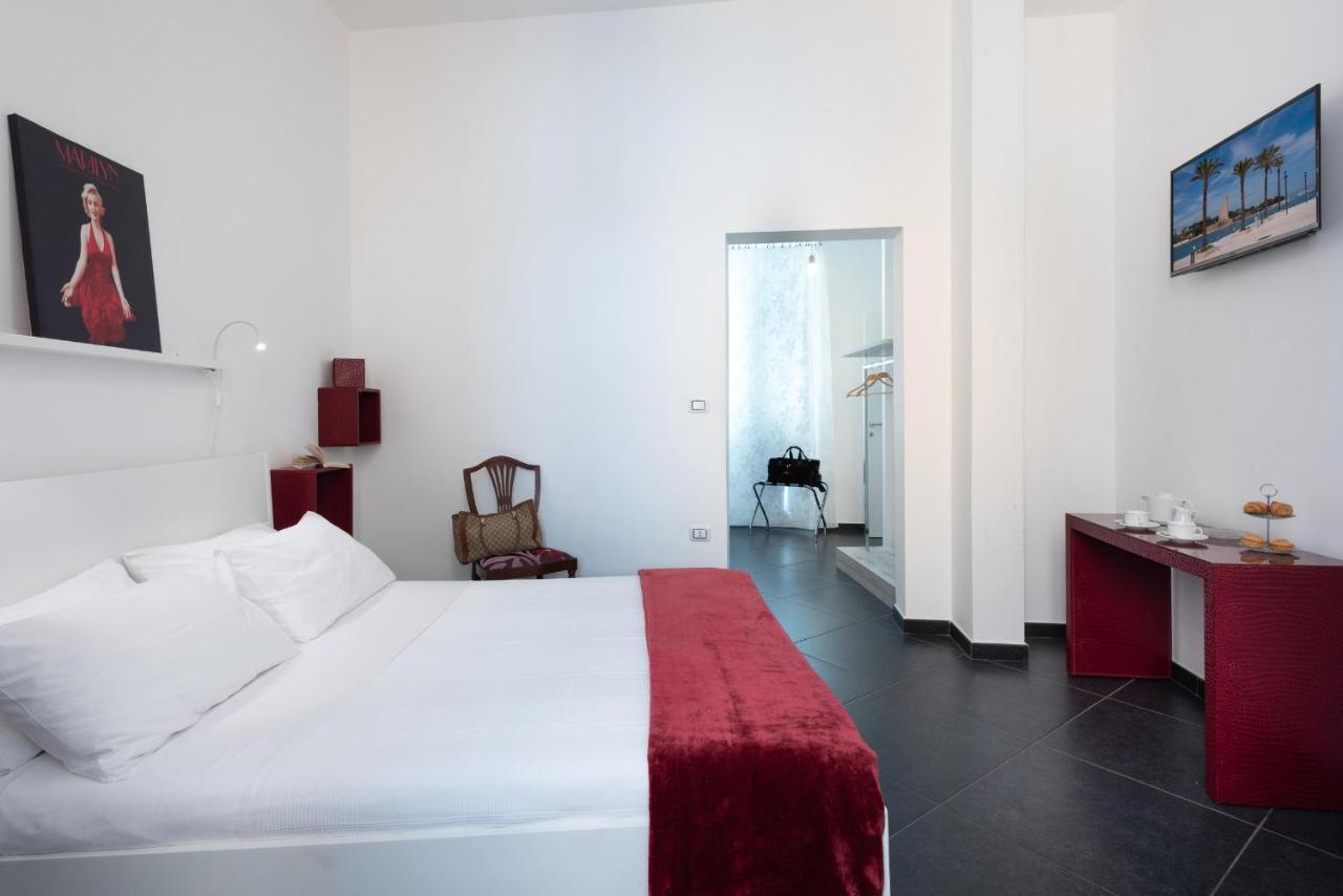 Maria Vittoria Charming Rooms And Apartments Brindisi Bagian luar foto