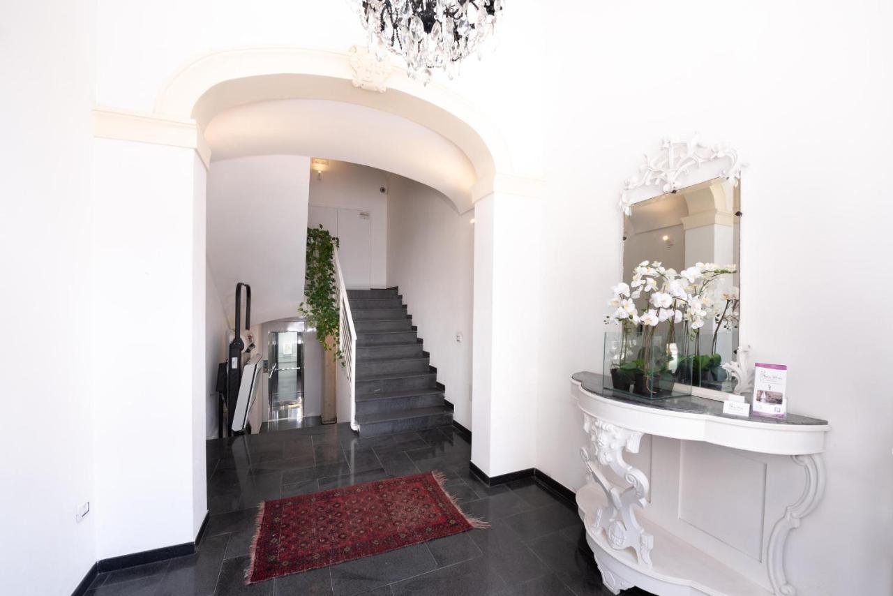 Maria Vittoria Charming Rooms And Apartments Brindisi Bagian luar foto