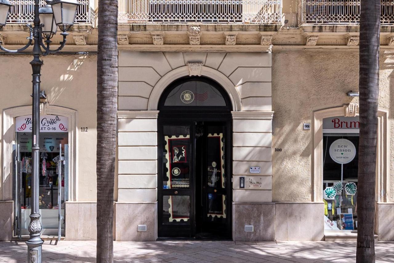 Maria Vittoria Charming Rooms And Apartments Brindisi Bagian luar foto