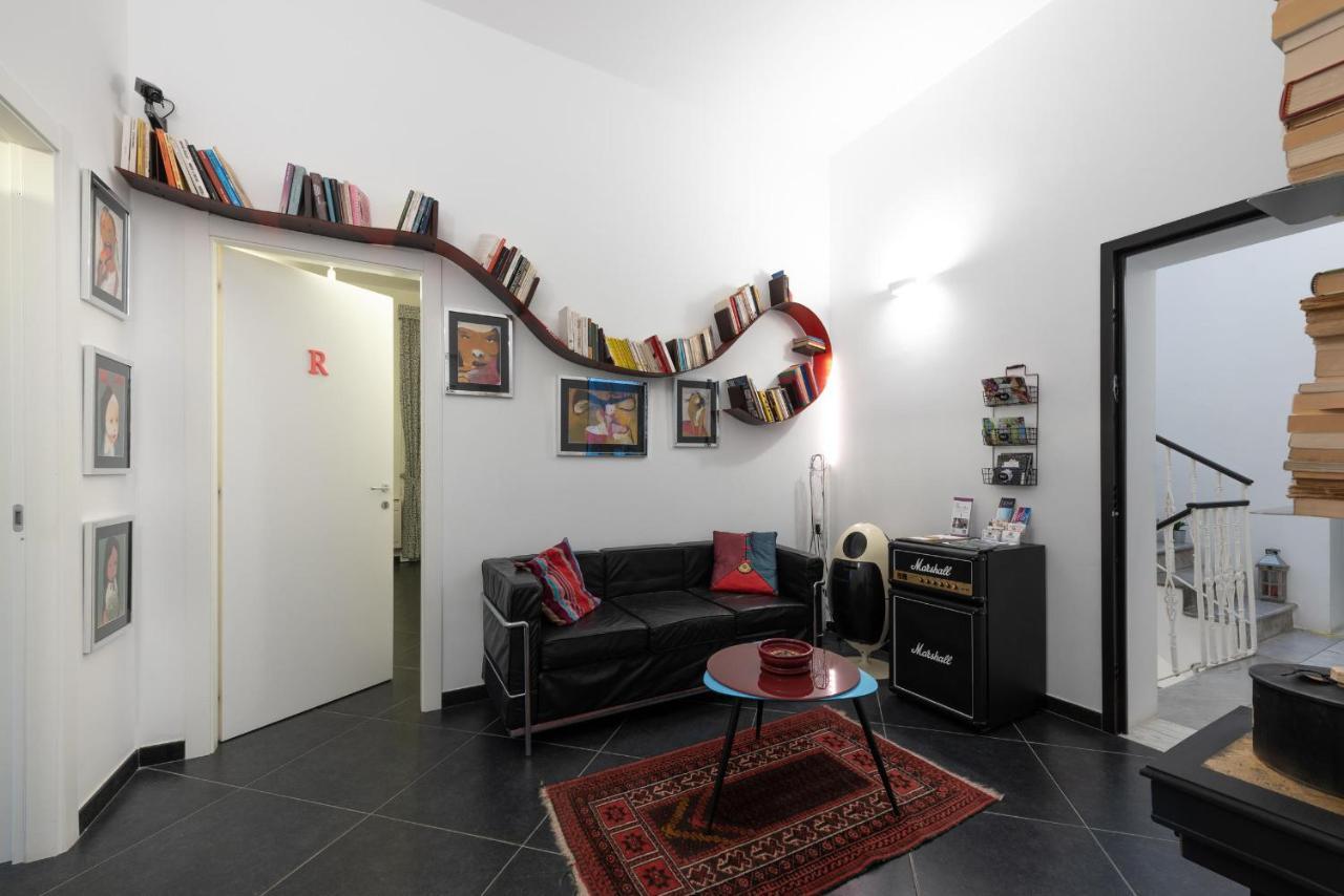 Maria Vittoria Charming Rooms And Apartments Brindisi Bagian luar foto