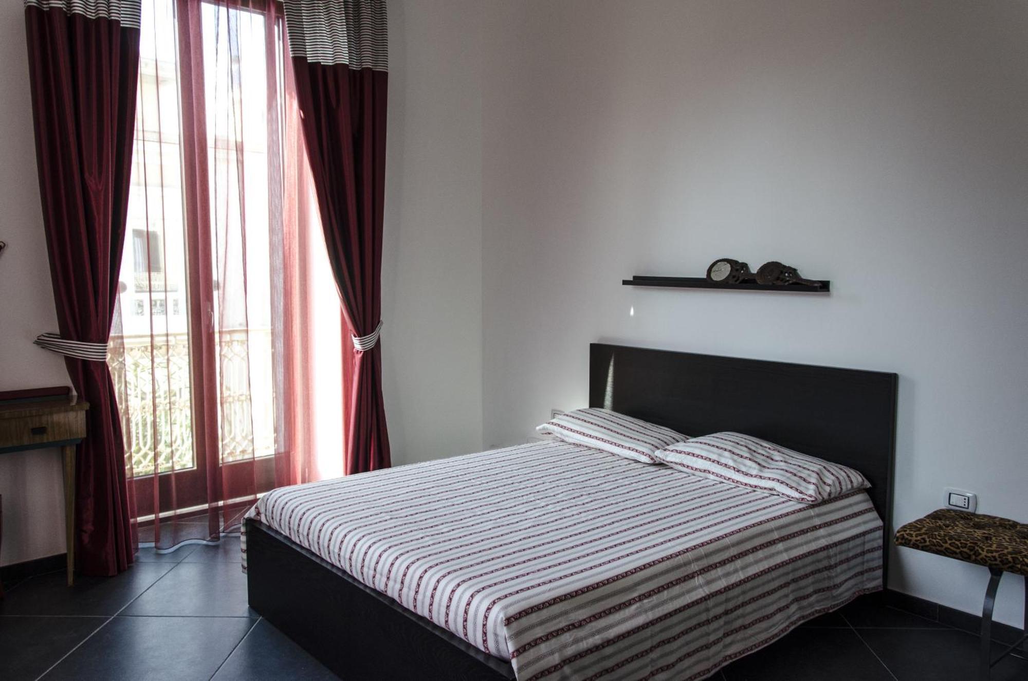 Maria Vittoria Charming Rooms And Apartments Brindisi Ruang foto