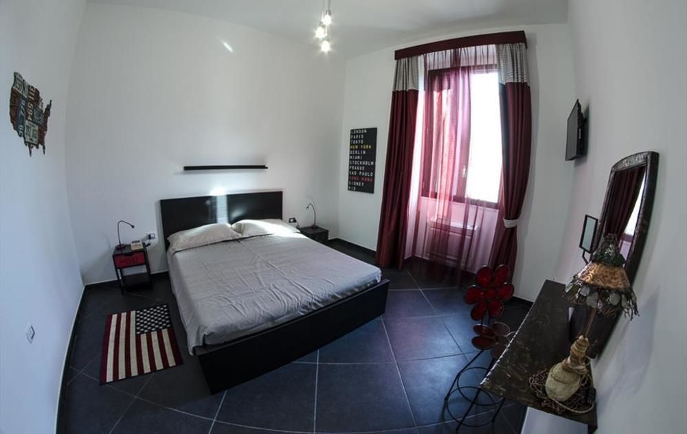 Maria Vittoria Charming Rooms And Apartments Brindisi Bagian luar foto