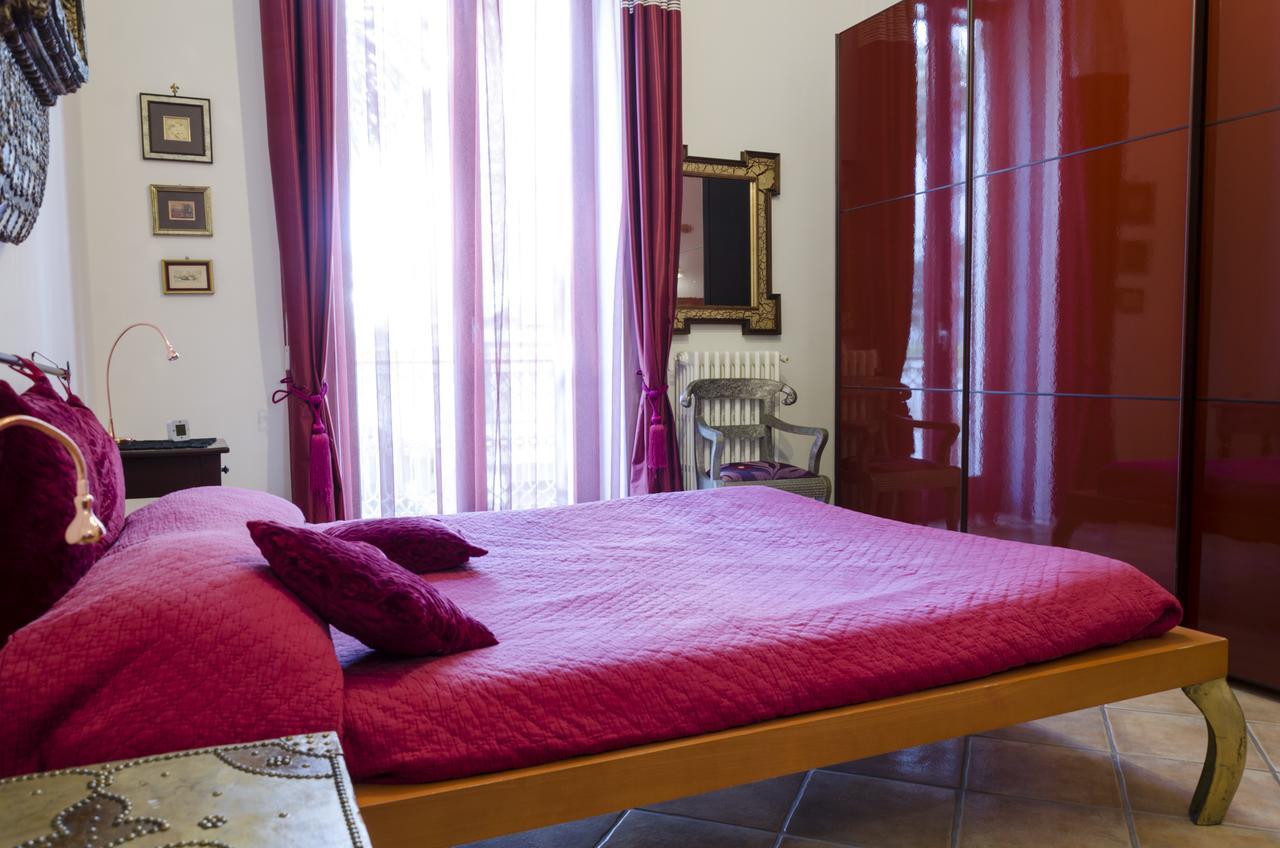 Maria Vittoria Charming Rooms And Apartments Brindisi Bagian luar foto