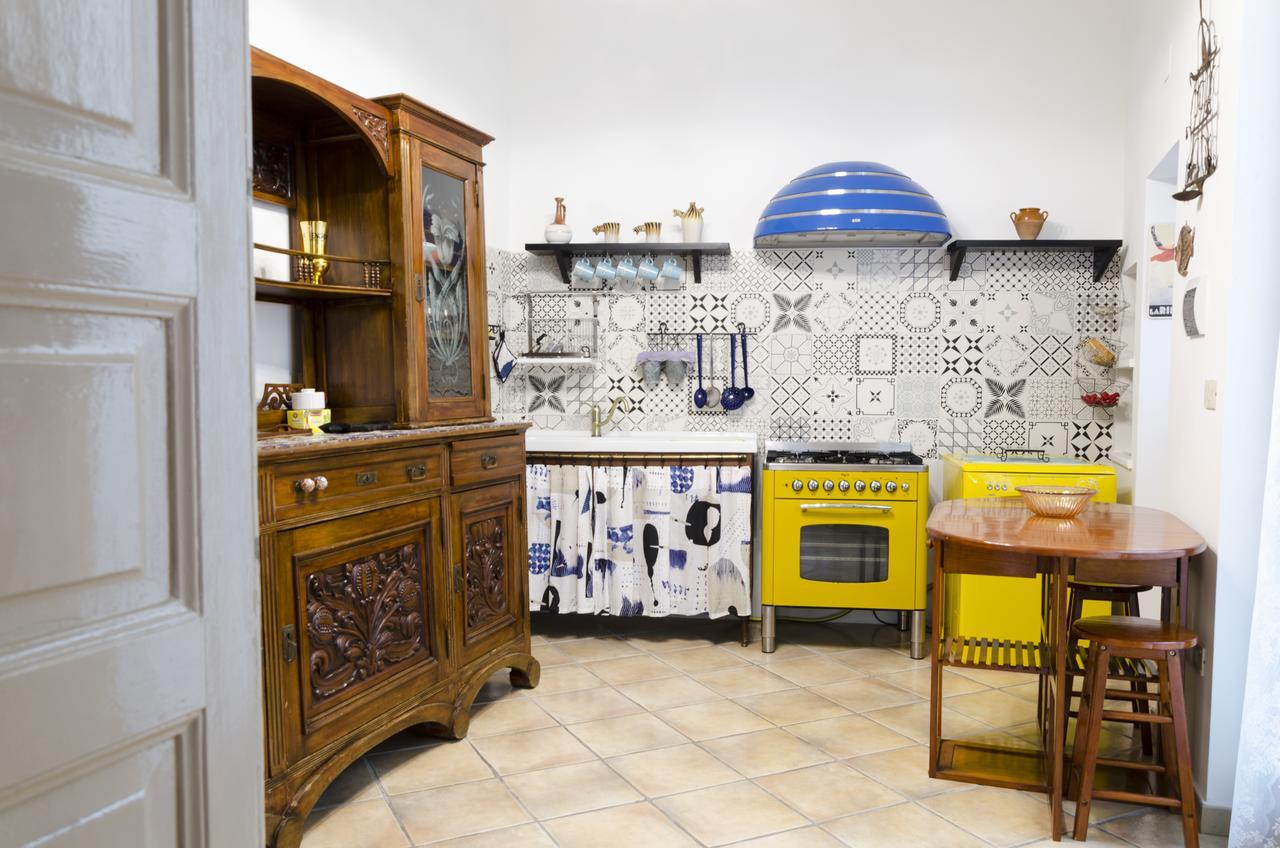 Maria Vittoria Charming Rooms And Apartments Brindisi Bagian luar foto